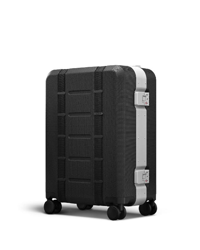 Ramverk Pro Carry-on Silver